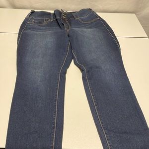 Torrid Jegging super stretch New Jeans.